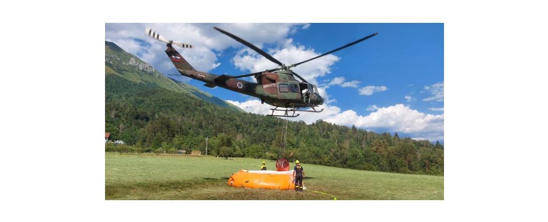 Usposabljanje gasilcev za delo s helikopterjem